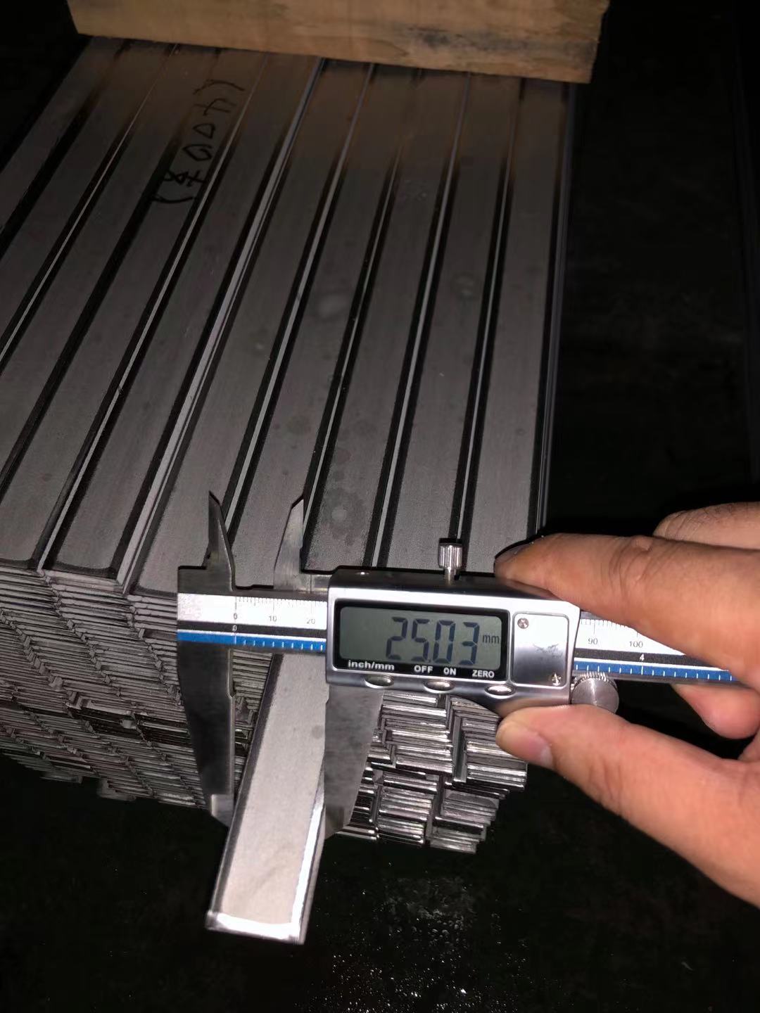 不鏽鋼角（jiǎo）鋼